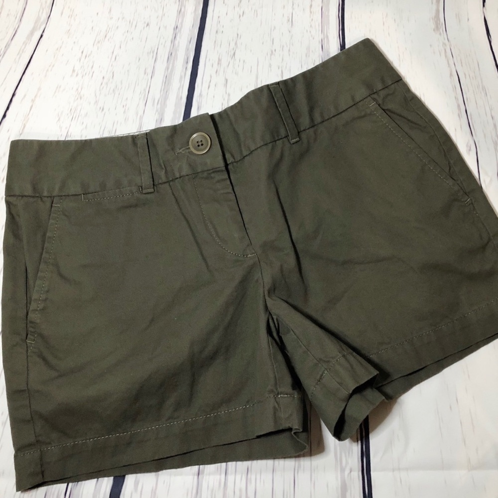 [Ann Taylor Loft] chino olive shorts